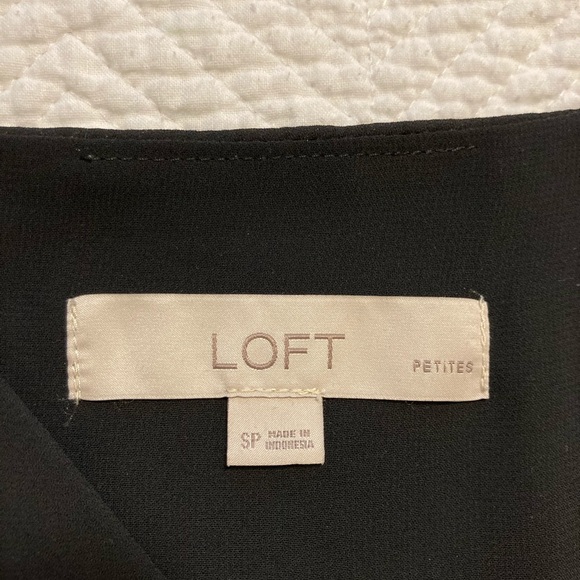 ✨Free with Purchase ✨Loft button front cami - Picture 3 of 4